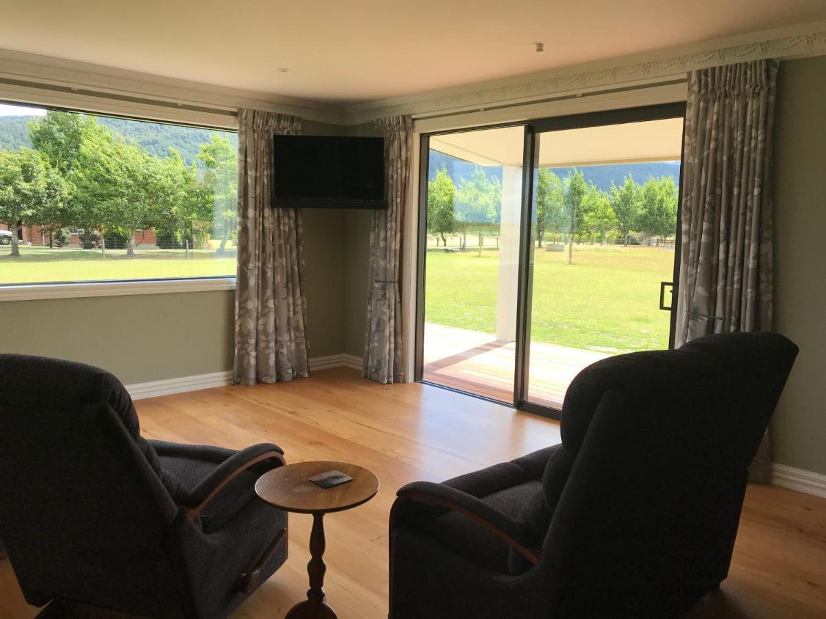 Kepler Oaks Chalet Te Anau Esterno foto