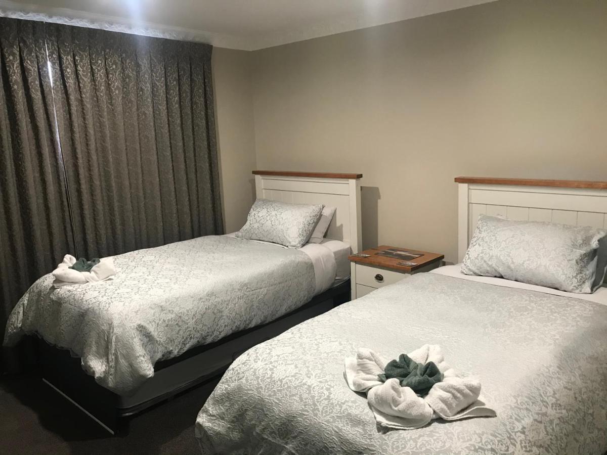 Kepler Oaks Chalet Te Anau Esterno foto