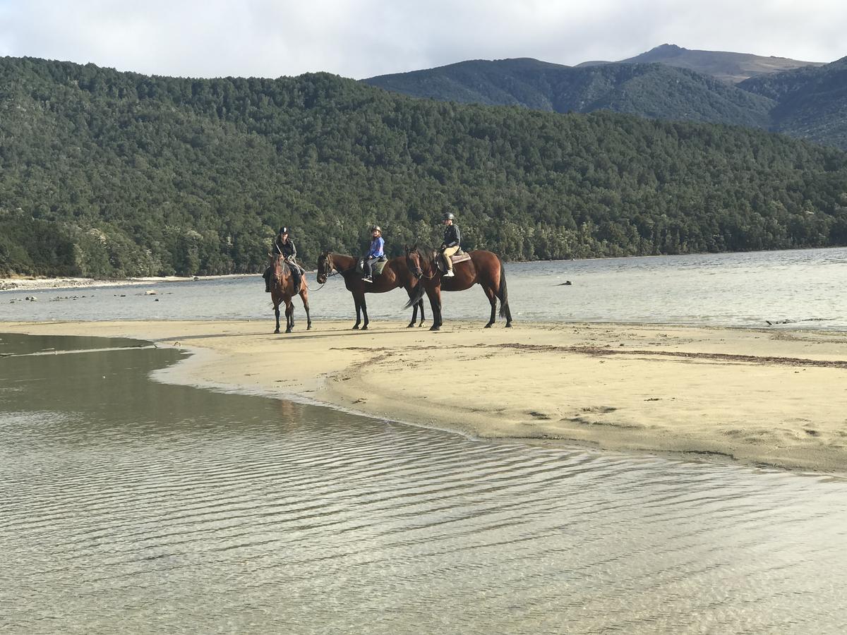Kepler Oaks Chalet Te Anau Esterno foto
