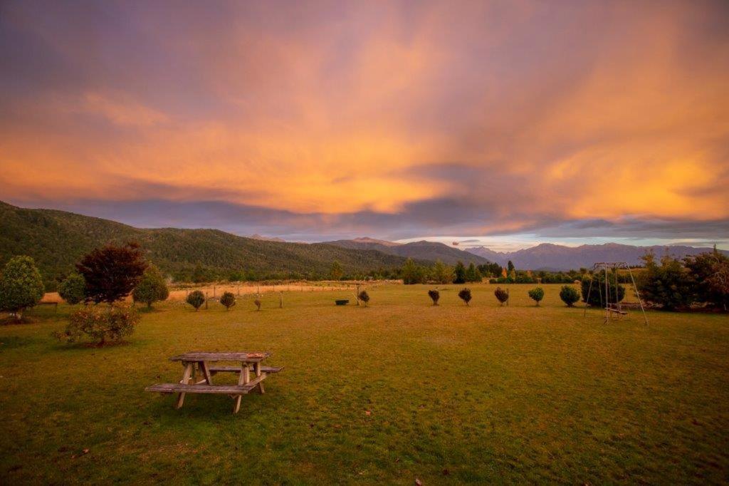 Kepler Oaks Chalet Te Anau Esterno foto